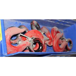 TUB OF HEAVY DUTY HOOKS
