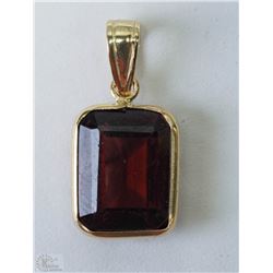 #41-14KT YELLOW GOLD GARNET PENDANT