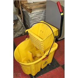COMMERCIAL MOP BUCKET WITH WRINGER