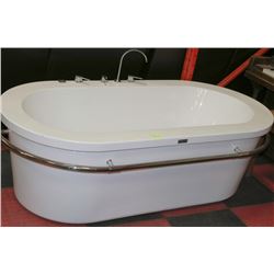 SSWW ROYAL SANITARYWARE SOAKER TUB WITH TAP