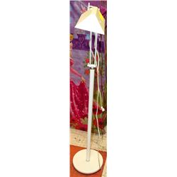 WHITE FLOOR LAMP