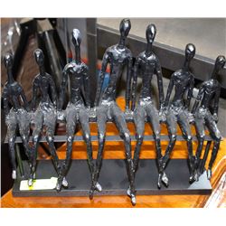 SHOWHOME FAMILY ORNAMENT