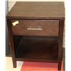 Image 1 : SHOWHOME SINGLE DRAWER NIGHT STAND