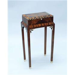 ART DECO - A fine sewing box raised on four s...