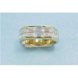 A fine 18 kt. yellow gold and diamond band ri...