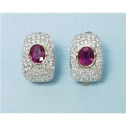 CARTIER, FRANCE - A pair of very good 18 kt....