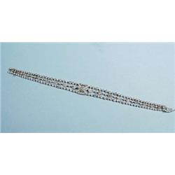 ART DECO - A very fine platinum and diamond b...