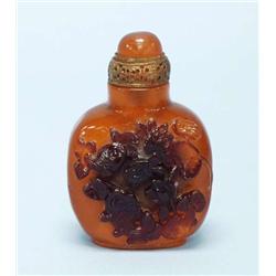 A good Chinese amber snuff bottle. The flask...