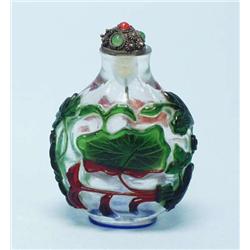 A Chinese Peking glass flask shaped snuff bot...