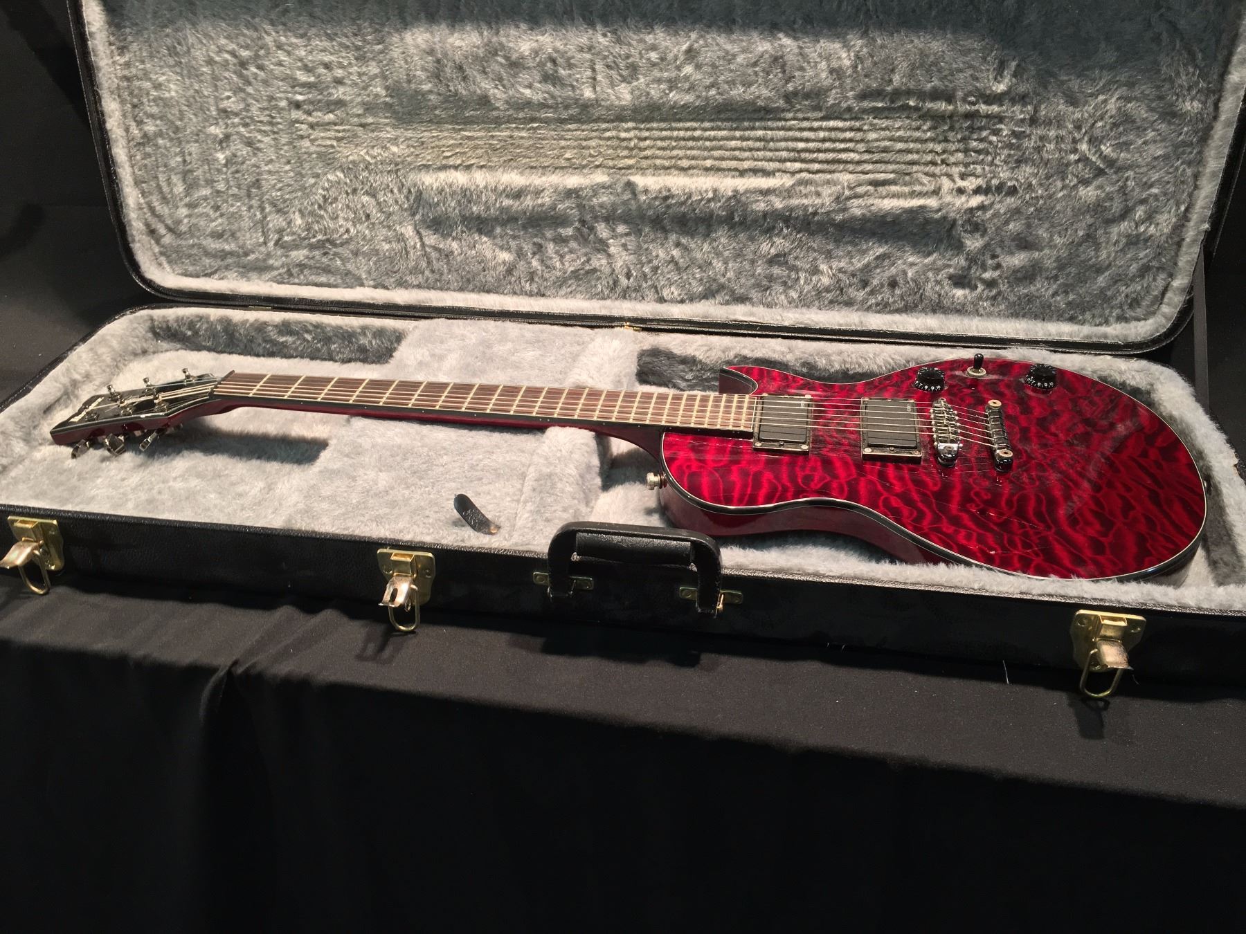 Ibanez Electric Guitar Hardshell Case (Gebraucht) in für CHF 2 – mit Lieferung auf Ricardo kaufen Ibanez Electric Guitar Hardshell Case (Gebraucht) in für CHF 2 – mit Lieferung auf Ricardo kaufen