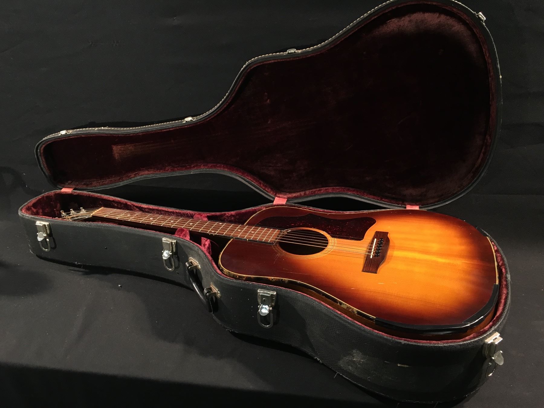 Gibson J 45 Deluxe Acoustic Guitar Serial Number B Made In Kalamazoo In 1974 Gibson J 45 Deluxe Acoustic Guitar Serial Number B Made In Kalamazoo In 1974