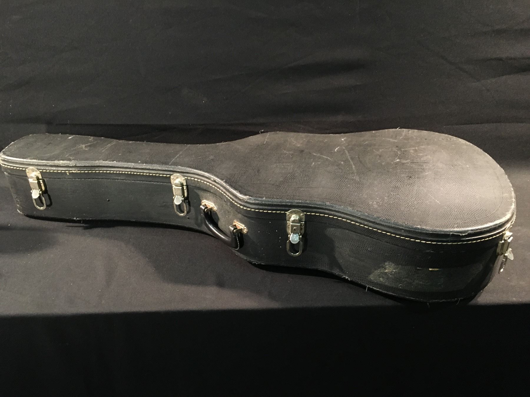 Gibson J 45 Deluxe Acoustic Guitar Serial Number B Made In Kalamazoo In 1974 Able Auctions Gibson J 45 Deluxe Acoustic Guitar Serial Number B Made In Kalamazoo In 1974 Able Auctions