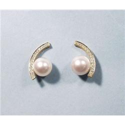 A pair of very fine 18 kt. yellow gold, diamo...
