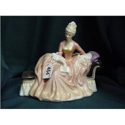 Royal Doulton Figurine "Reverie" Hn 2306 £225-250...