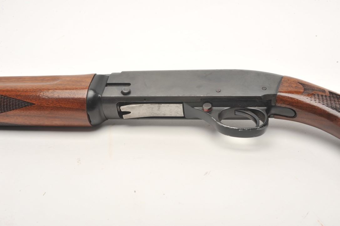 High Standard Deluxe Model C1200 semi-auto shotgun, 12 gauge, serial ...