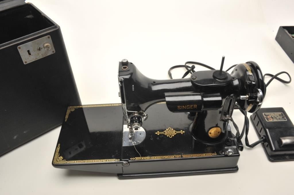 Antique Singer 2211 Catalog 3110 Featherweight sewing machine in