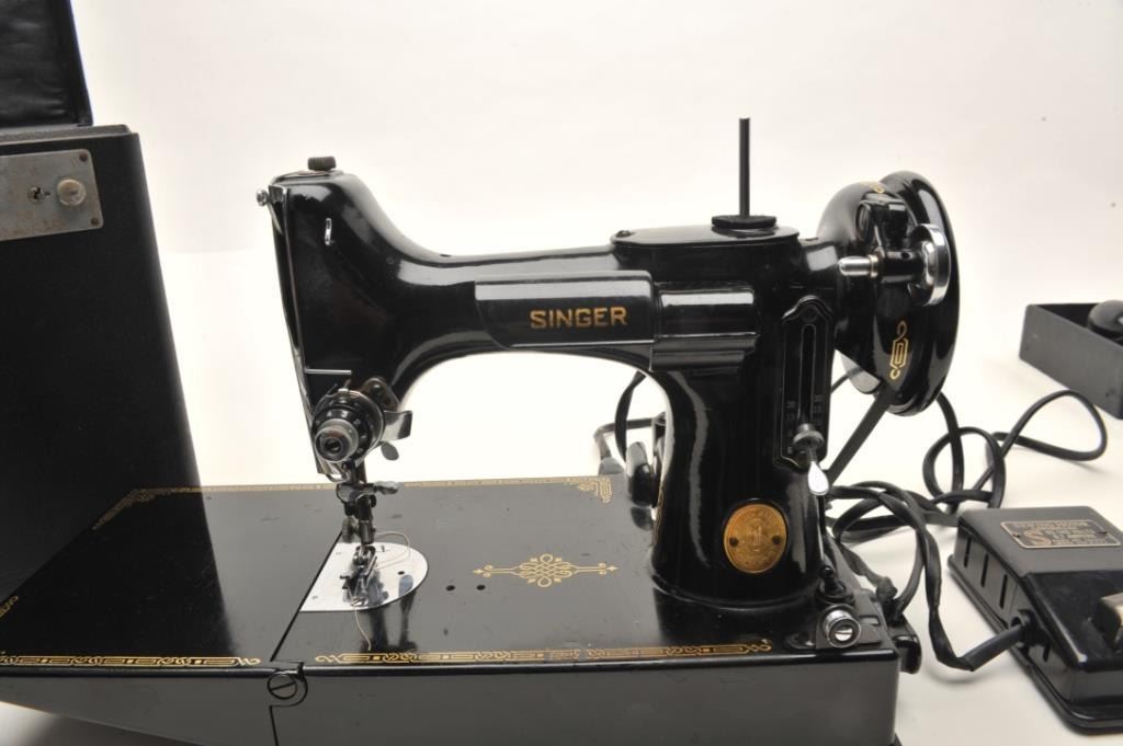 Antique Singer 2211 Catalog 3110 Featherweight sewing machine in