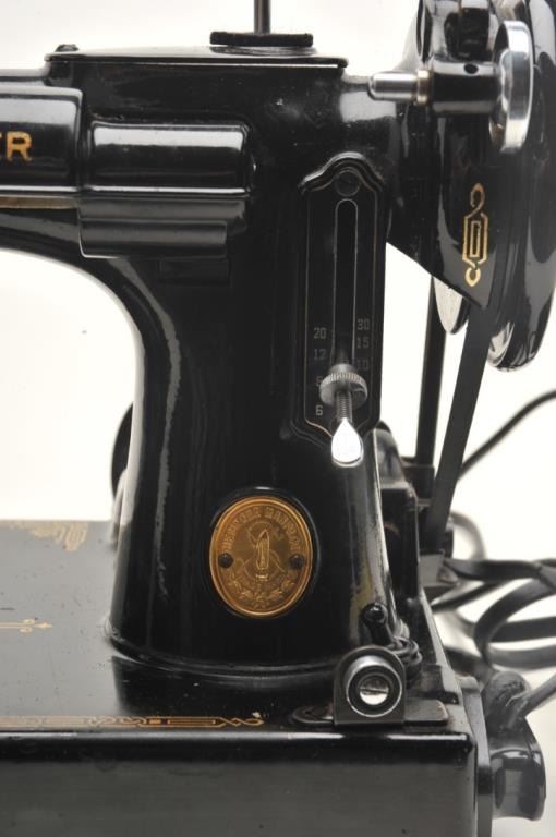 Antique Singer 2211 Catalog 3110 Featherweight sewing machine in