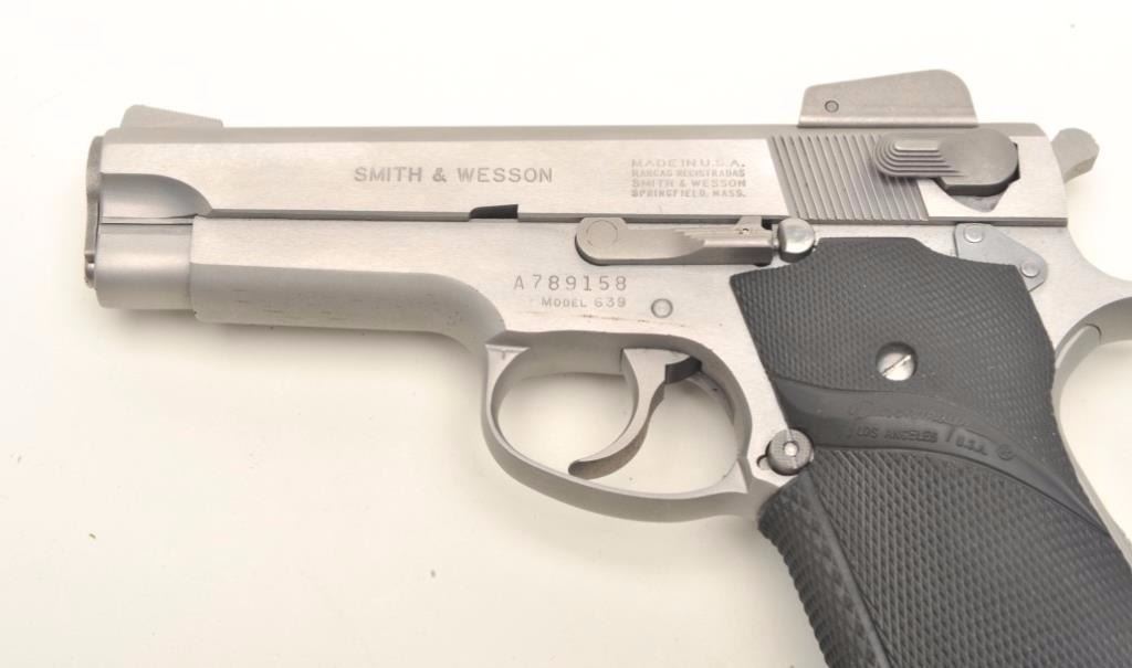 Smith Wesson Model 639 DA Semi automatic Pistol 9mm Caliber 4 smith-wesson-model-639-da-semi-automatic-pistol-9mm-caliber-4
