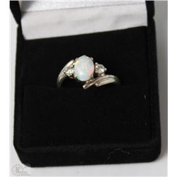 .925 SILVER RING W/OPAL GEMSTONE - SIZE 7