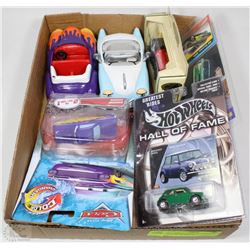 HOT WHEELS HALL OF FAME/MINI COOPER  SCALE 1:64