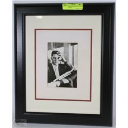FRAMED AND MATTED ELVIS PHOTO PRINT (17"X14")