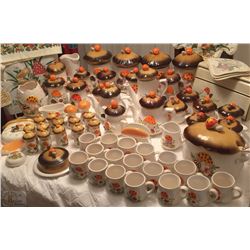 60PC RETRO MUSHROOM CERAMICS
