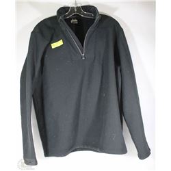 UNDERARMOR SIZE LARGE SWEATER