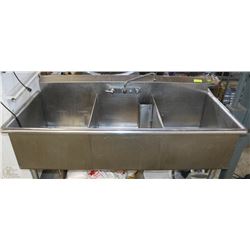STAINLESS STEEL 3 WELL SINK