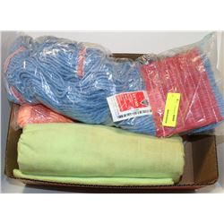 BOX WITH 2 MOP HEADS WITH SHAMMY