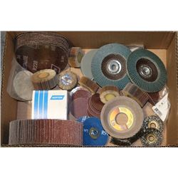 BOX OF ASSORTED SANDING DISCS ON CHOICE