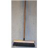 Image 1 : INDUSTRIAL SYNTHENTIC MEDIUM SWEEPING BROOM
