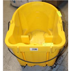 RUBBERMAID MOP PAIL