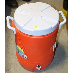 5 GAL RUBBERMAID WATER JUG