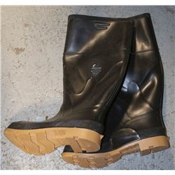 PAIR OF ONGUARD SIZE 11 STEELTOE RUBBERBOOT