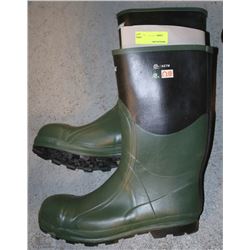 PAIR OF VIKING STEELTOE RUBBER BOOTS SIZE 15
