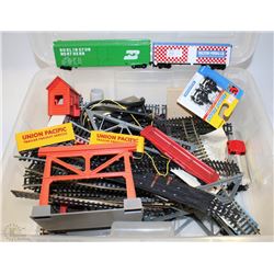 TOTE WITH HO ELECTRONIC TRAIN SET INCL TRACK,CARS