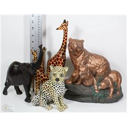 BOX W/SAFARI ANIMALS INCL. BEAR, GIRAFFES,