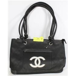 REPLICA CHANEL BLACK PURSE WITH WHITE LOGO