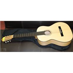 CMT ACOUSTIC GUITAR W/BACKPACK STYLE