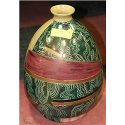 CONTEMPORARY ABSTRACT DESIGN VASE