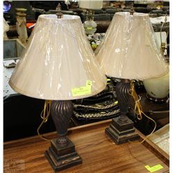 PAIR OF MATCHING END TABLE LAMPS