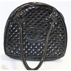 REPLICA CHANEL BLACK QUILTED PURSE