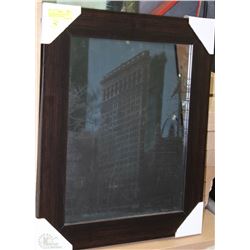 FLATIRON BLDG OF NEW YORK - SILHOUETTE ON MIRROR