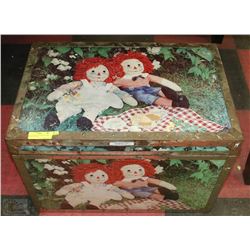 VINTAGE METAL RAGGEDY ANNE DRESS UP CHEST