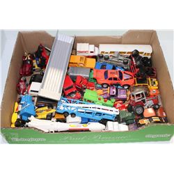 FLAT OF 40 MOSTLY VINTAGE DIE-CAST CARS AS THEY
