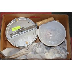BOX WITH POPCORN MACHINE,BOWL AND SALT SHAKER