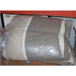 KING SIZE COMFORTER