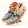Image 2 : Pair of Mens Teton Dakota Sioux Beaded Moccasins