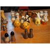 Image 3 : Lot Of Matching Salt And Pepper Shakers